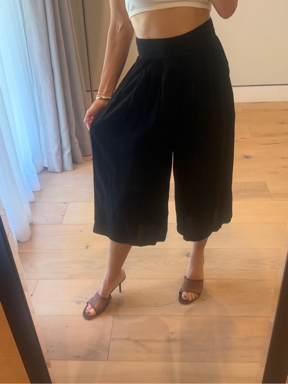 Women's Black High-Waist Wide-Leg Capris